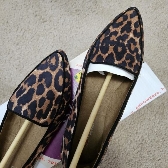 True Barefoot Leopard Pointed Toe Flats Ramelle Size 6 NWB - Picture 3 of 12